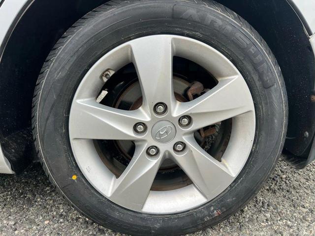 Photo of 2013 Radiant Silver Hyundai ELANTRA