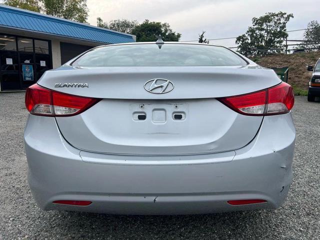 Photo of 2013 Radiant Silver Hyundai ELANTRA