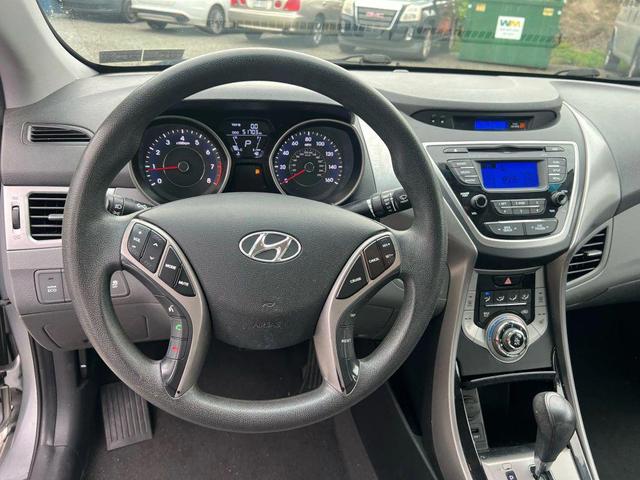 Photo of 2013 Radiant Silver Hyundai ELANTRA