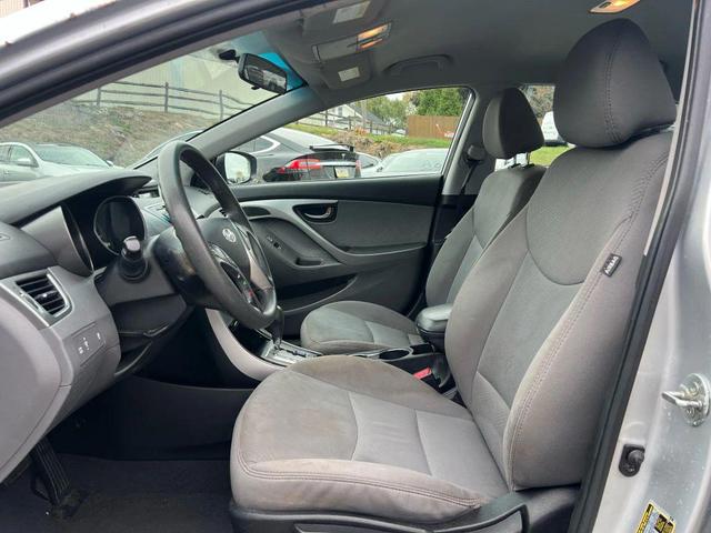 Photo of 2013 Radiant Silver Hyundai ELANTRA
