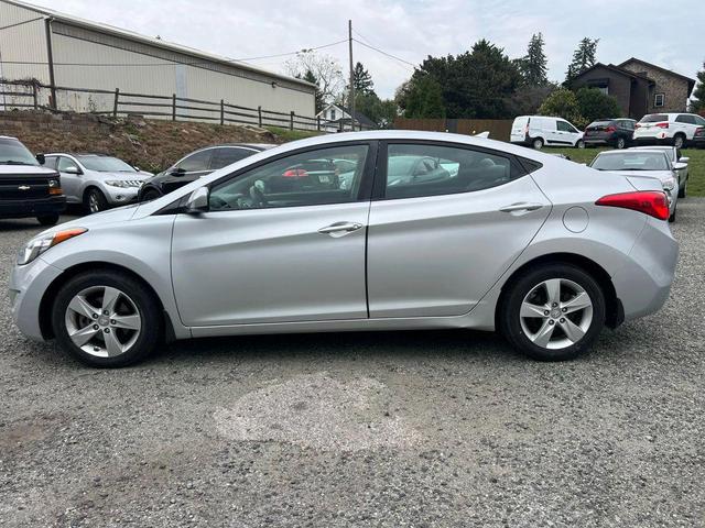 Photo of 2013 Radiant Silver Hyundai ELANTRA