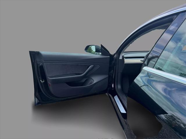 Photo of 2019 Solid Black Tesla Model 3
