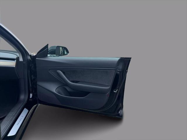 Photo of 2019 Solid Black Tesla Model 3