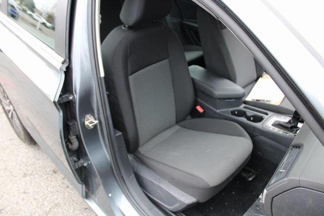 Photo of 2021 Platinum Gray Metallic Volkswagen Jetta