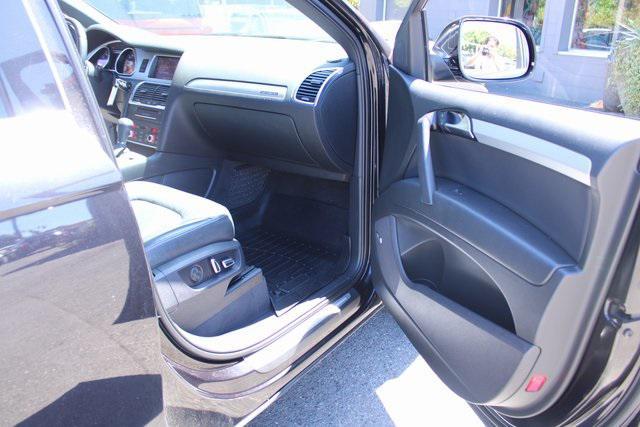 Photo of 2011 Orca Black Metallic Audi Q7