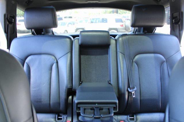 Photo of 2011 Orca Black Metallic Audi Q7