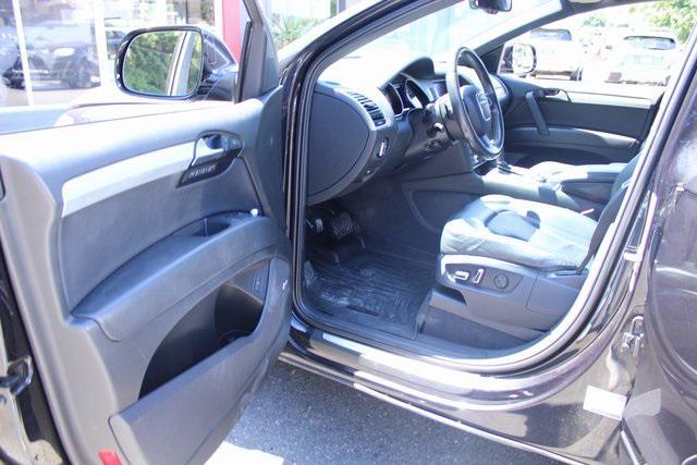 Photo of 2011 Orca Black Metallic Audi Q7