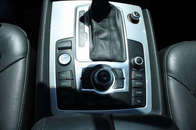Photo of 2011 Orca Black Metallic Audi Q7
