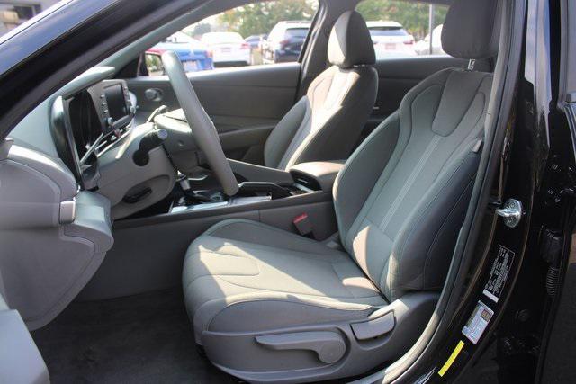 Photo of 2022 Phantom Black Hyundai ELANTRA