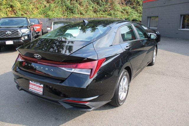 Photo of 2022 Phantom Black Hyundai ELANTRA