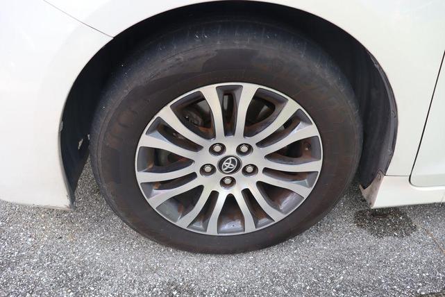 Photo of 2020 Blizzard Pearl Toyota Sienna
