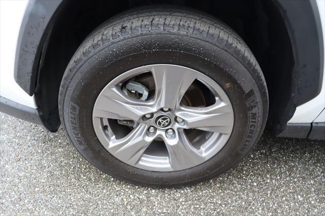 Photo of 2023 Ice Cap Toyota RAV4