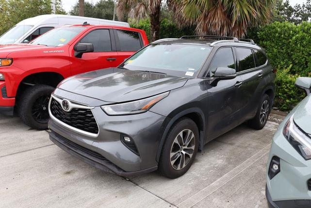 Photo of 2021 Magnetic Gray Metallic Toyota Highlander