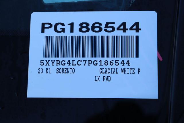 Photo of 2023 Glacial White Pearl Kia Sorento
