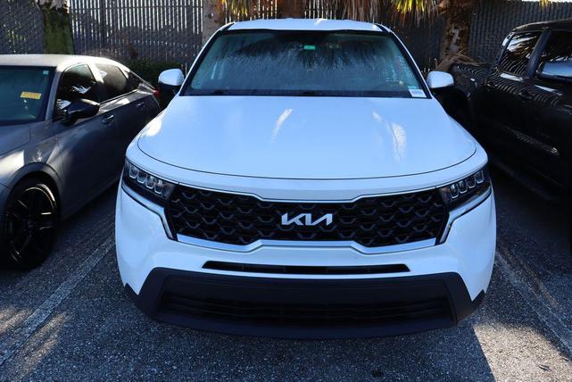 Photo of 2023 Glacial White Pearl Kia Sorento