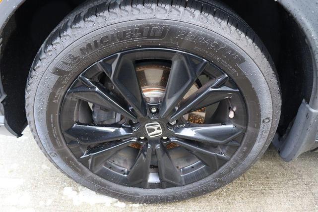 Photo of 2023 Gray Metallic Honda CR-V Hybrid