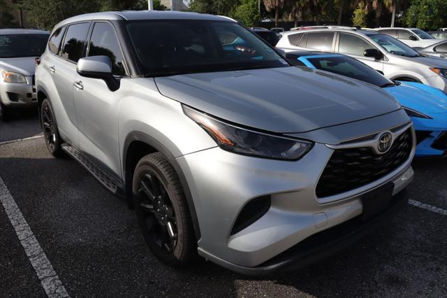 Photo of 2022 Celestial Silver Metallic Toyota Highlander