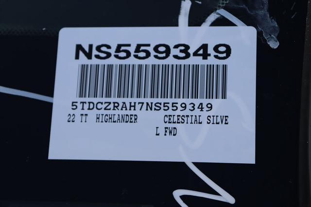 Photo of 2022 Celestial Silver Metallic Toyota Highlander