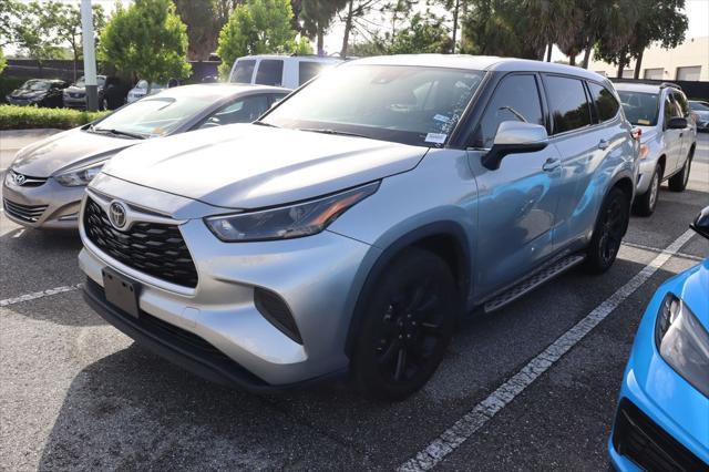 Photo of 2022 Celestial Silver Metallic Toyota Highlander