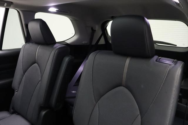 Photo of 2024 Coastal Cream Toyota Grand Highlander