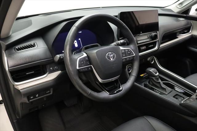 Photo of 2024 Coastal Cream Toyota Grand Highlander