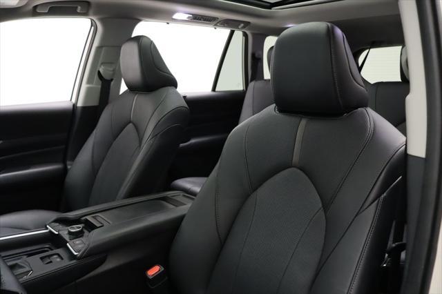 Photo of 2024 Coastal Cream Toyota Grand Highlander