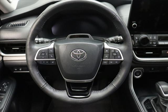 Photo of 2024 Coastal Cream Toyota Grand Highlander