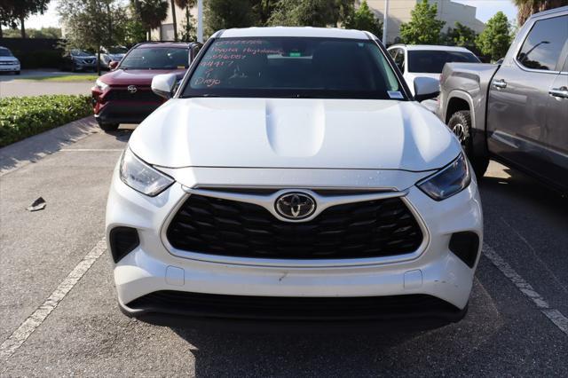 Photo of 2022 Wind Chill Pearl Toyota Highlander