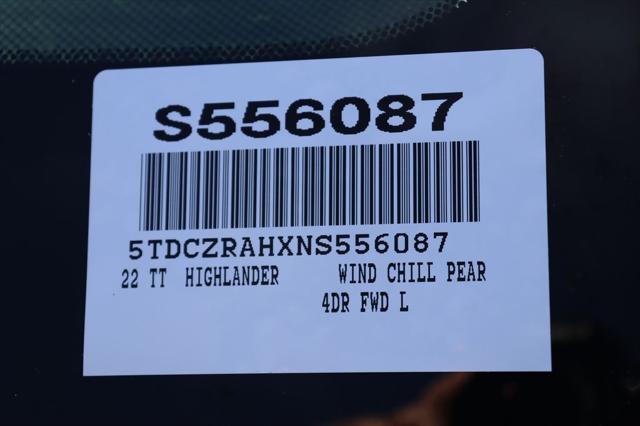 Photo of 2022 Wind Chill Pearl Toyota Highlander