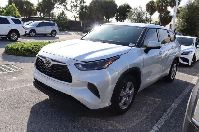 Photo of 2022 Wind Chill Pearl Toyota Highlander