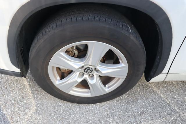 Photo of 2022 Wind Chill Pearl Toyota Highlander