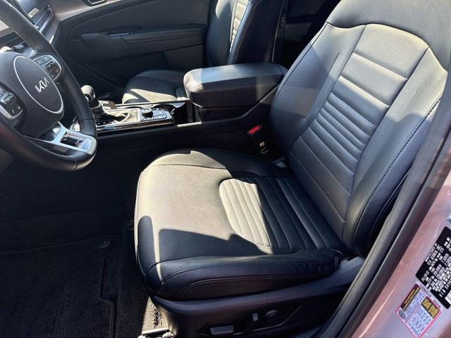 Photo of 2023 Wolf Gray Kia Sportage