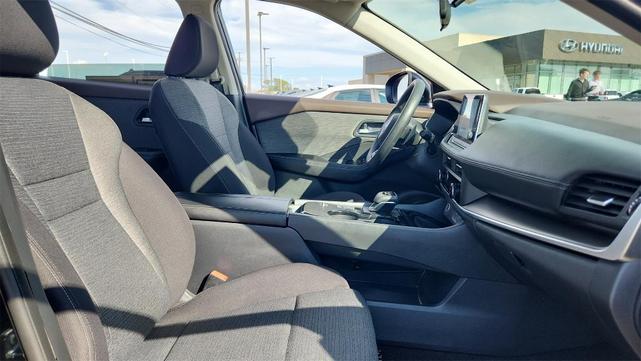 Photo of 2023 Super Black Nissan Rogue