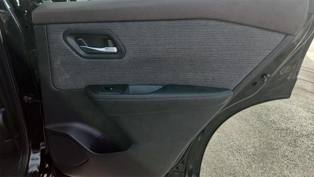 Photo of 2023 Super Black Nissan Rogue