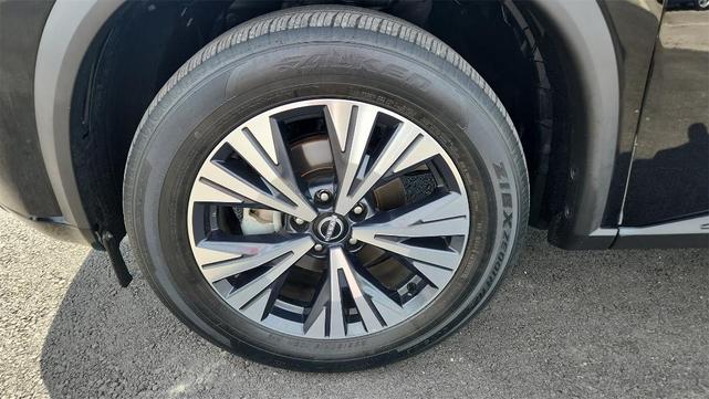 Photo of 2023 Super Black Nissan Rogue