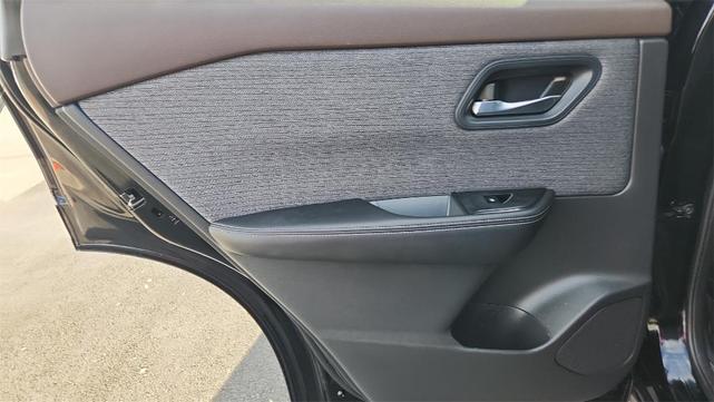 Photo of 2023 Super Black Nissan Rogue