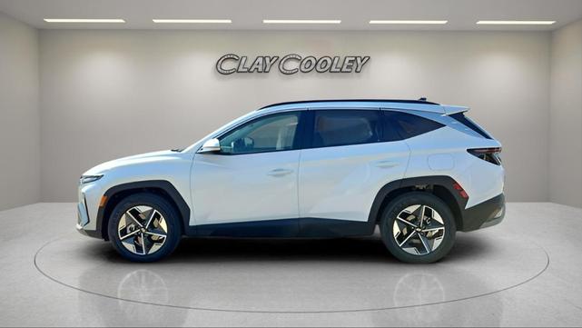 Photo of 2025 White Pearl Hyundai TUCSON