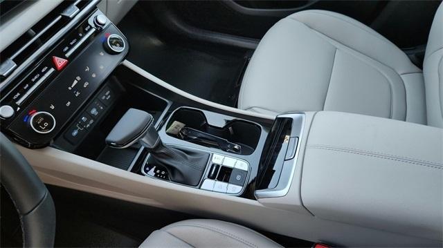 Photo of 2025 White Pearl Hyundai TUCSON