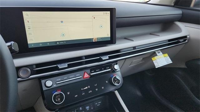 Photo of 2025 White Pearl Hyundai TUCSON