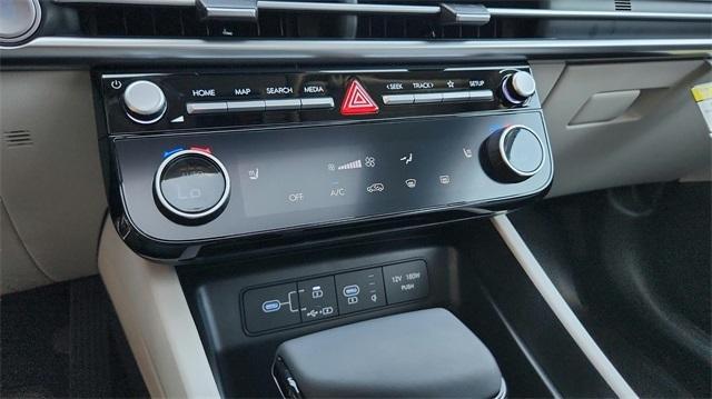 Photo of 2025 White Pearl Hyundai TUCSON