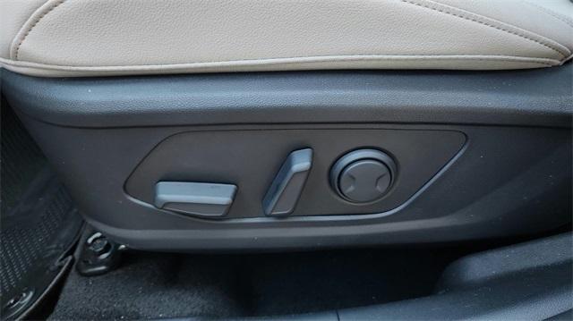 Photo of 2025 White Pearl Hyundai TUCSON