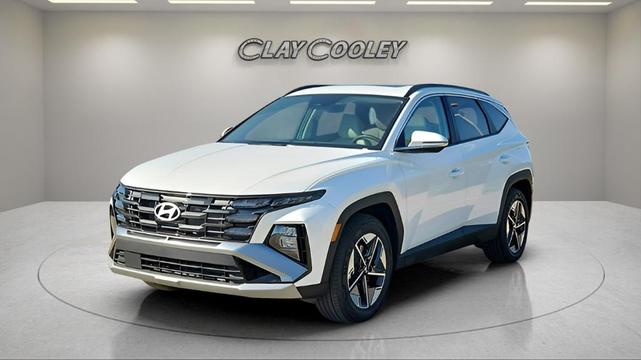 Photo of 2025 White Pearl Hyundai TUCSON