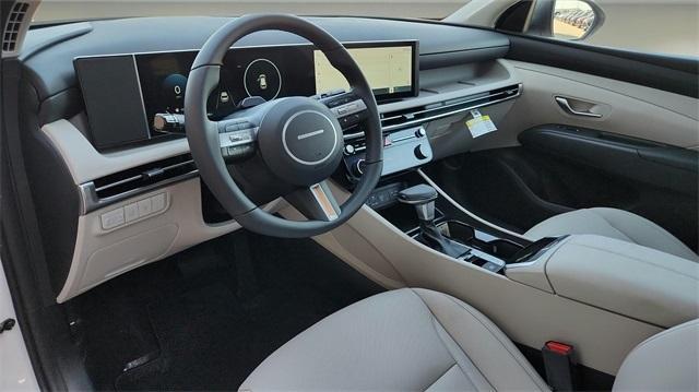 Photo of 2025 White Pearl Hyundai TUCSON