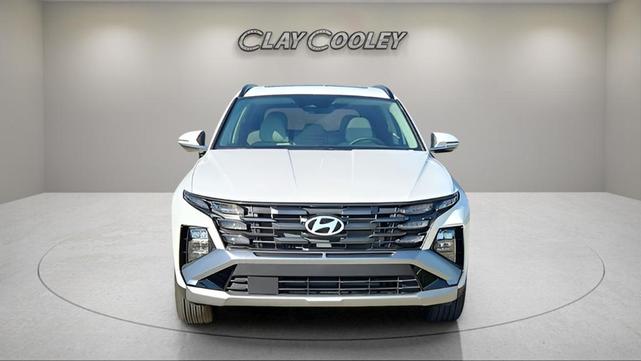 Photo of 2025 White Pearl Hyundai TUCSON