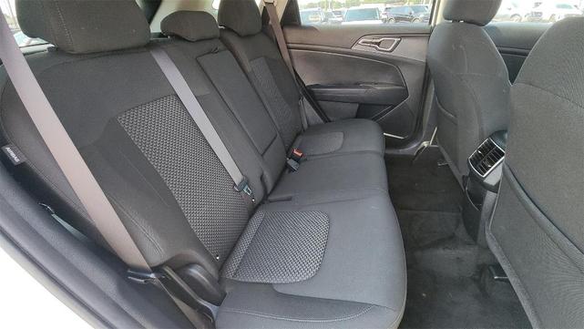 Photo of 2024 Snow White Pearl Kia Sportage
