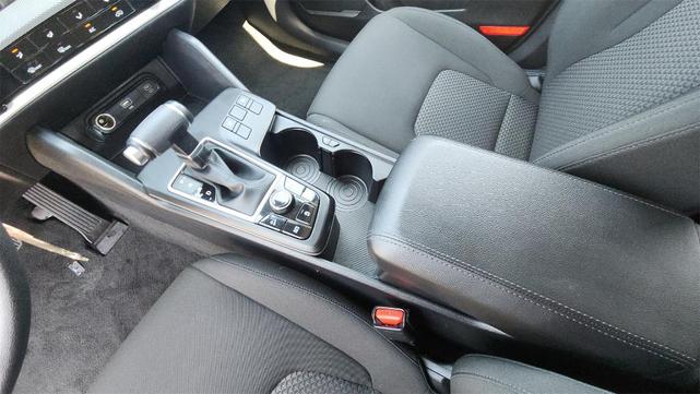 Photo of 2024 Snow White Pearl Kia Sportage