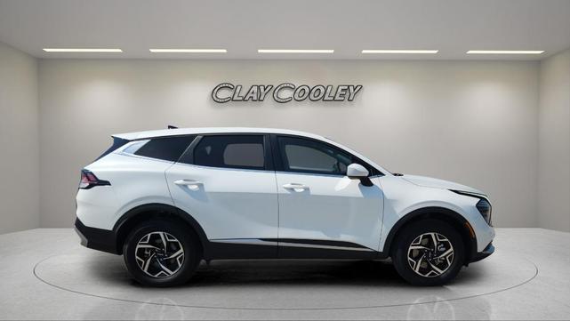 Photo of 2024 Snow White Pearl Kia Sportage