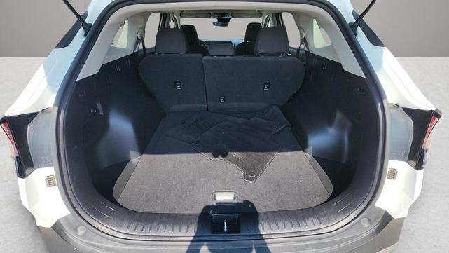 Photo of 2024 Snow White Pearl Kia Sportage