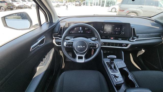 Photo of 2024 Snow White Pearl Kia Sportage