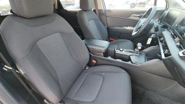 Photo of 2024 Snow White Pearl Kia Sportage